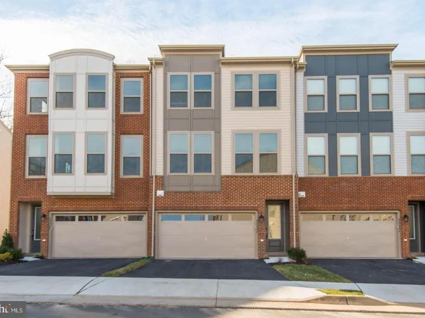 42482 Dogwood Glen Sq, Sterling, VA 20166