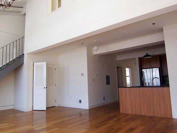 4th image of 300 Communipaw Ave APT 222