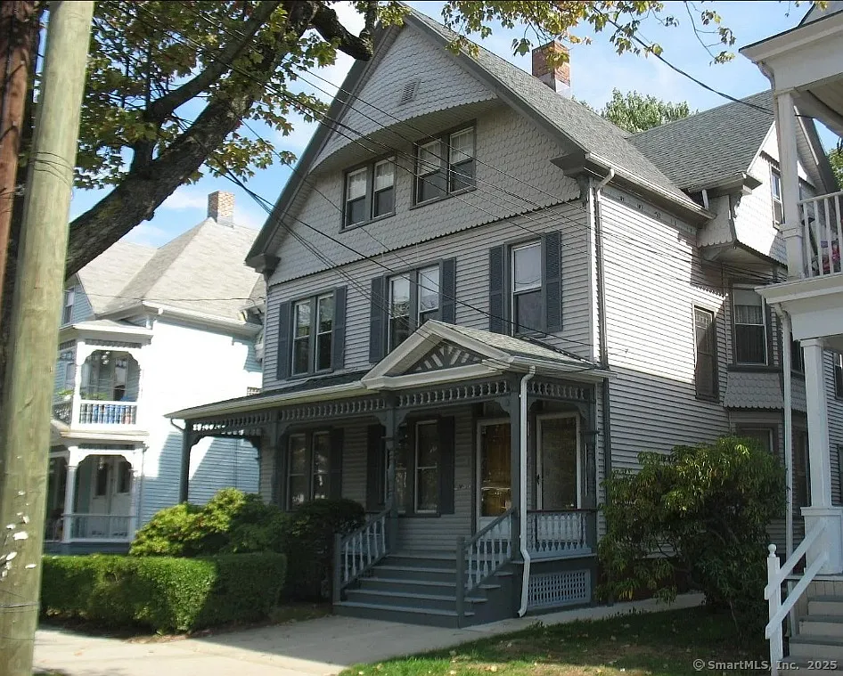 4 bed, 1.0 bath, 3845 sqft, $2,495 — Photo 1
