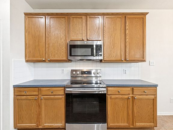 5th image of 4505 Woodbluff Dr