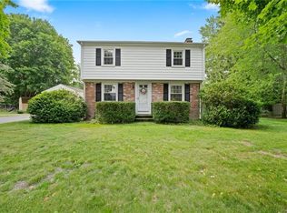 10 Colonial Rd, Seekonk, MA 02771