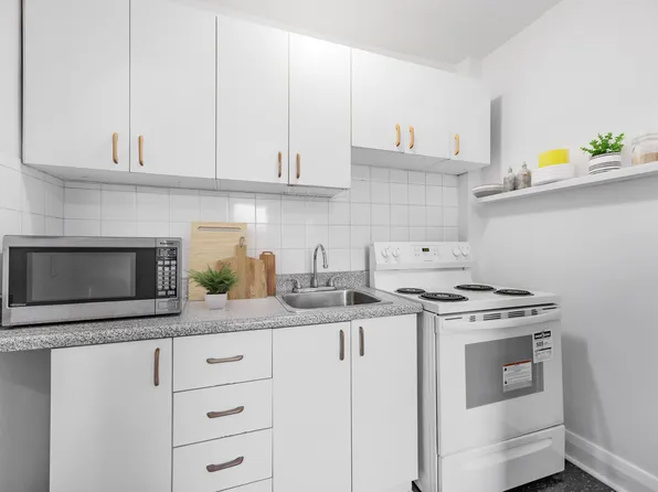 2 Connaught Cir, Toronto, ON M6C 2S7