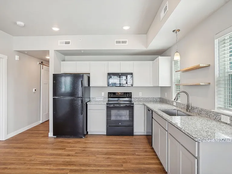 2602 N Cascade Ave — Photo 25