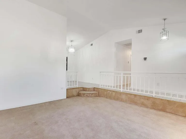 1334 N Mangonia Dr — Photo 8