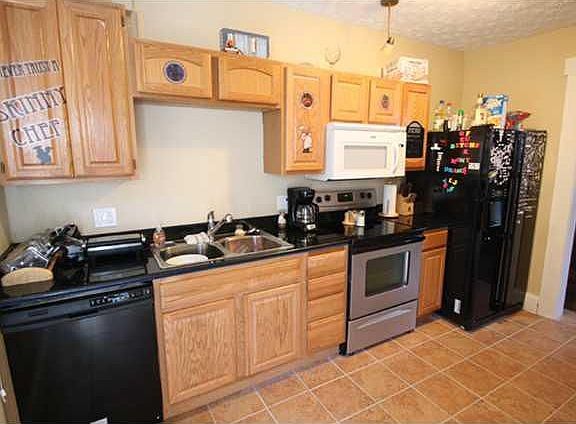 4th image of 2494-2496 Findley Ave