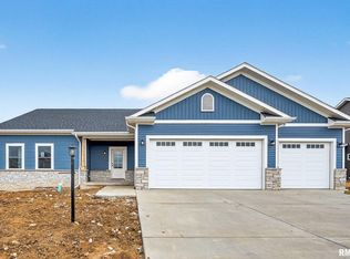 1617 Kensington Dr, Washington, IL