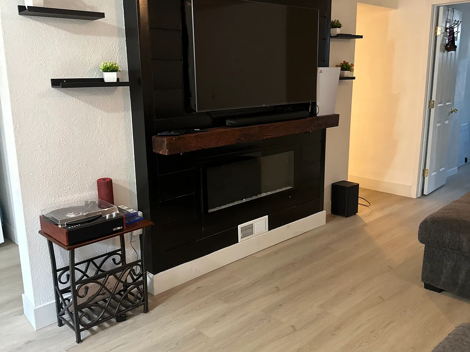 4 bed, 1748 sqft, $3,200 — Photo 2
