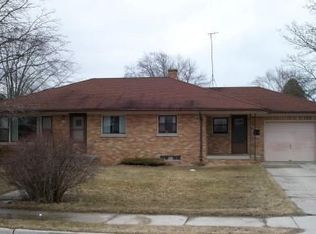 215 S 10th St, Oostburg, WI 53070