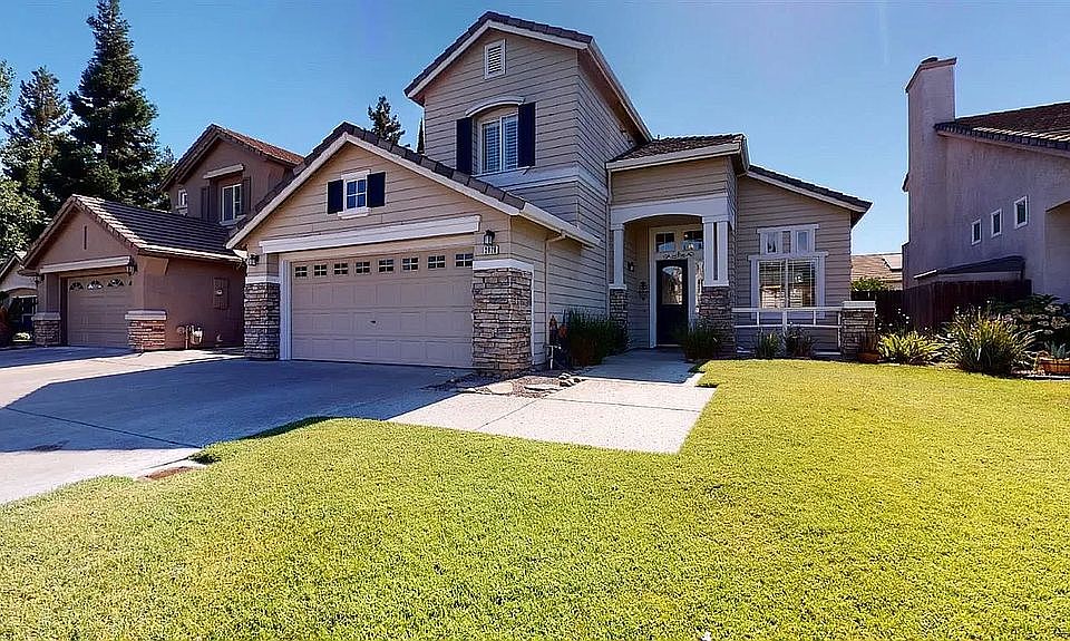 1st image of 2028 Hyde Park Pl