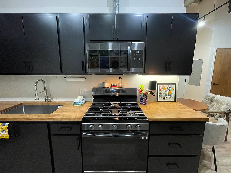 1147 W Ohio St — Photo 11