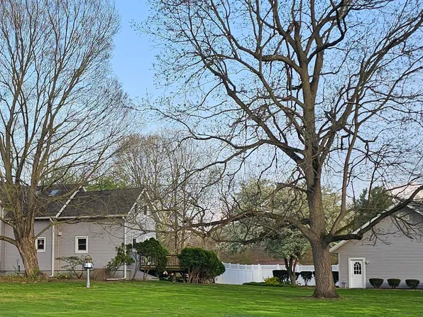 2992 N Tiffany Dr, La Porte, IN 46350