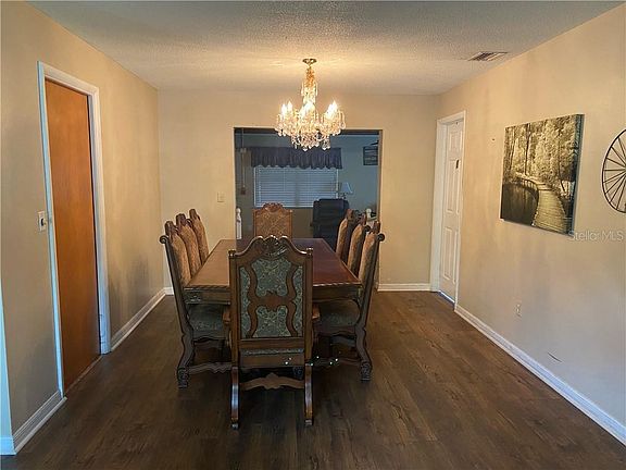 4th image of 1832 Country Club Dr