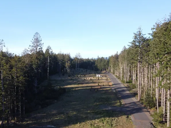 Hubbard Ln, Pt Orford, OR 97465