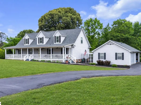 205 Stonewood Dr, Greenwood, SC 29649