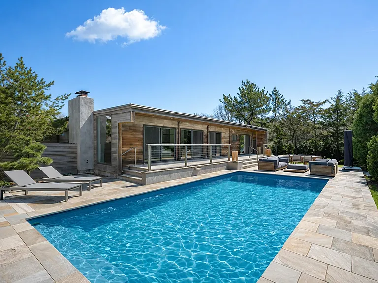 47 Deerfield Ln — Photo 2