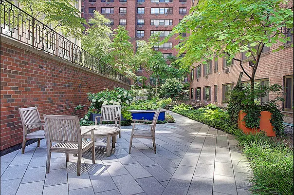 Rented by Akam Sales and Brokerage | media 11