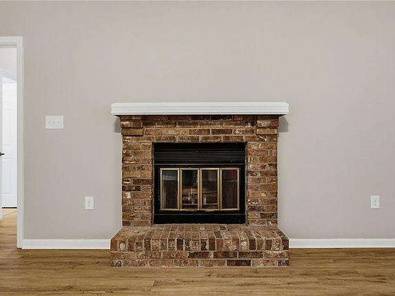 5th image of 4200 Bridgecrest Dr APT M-1