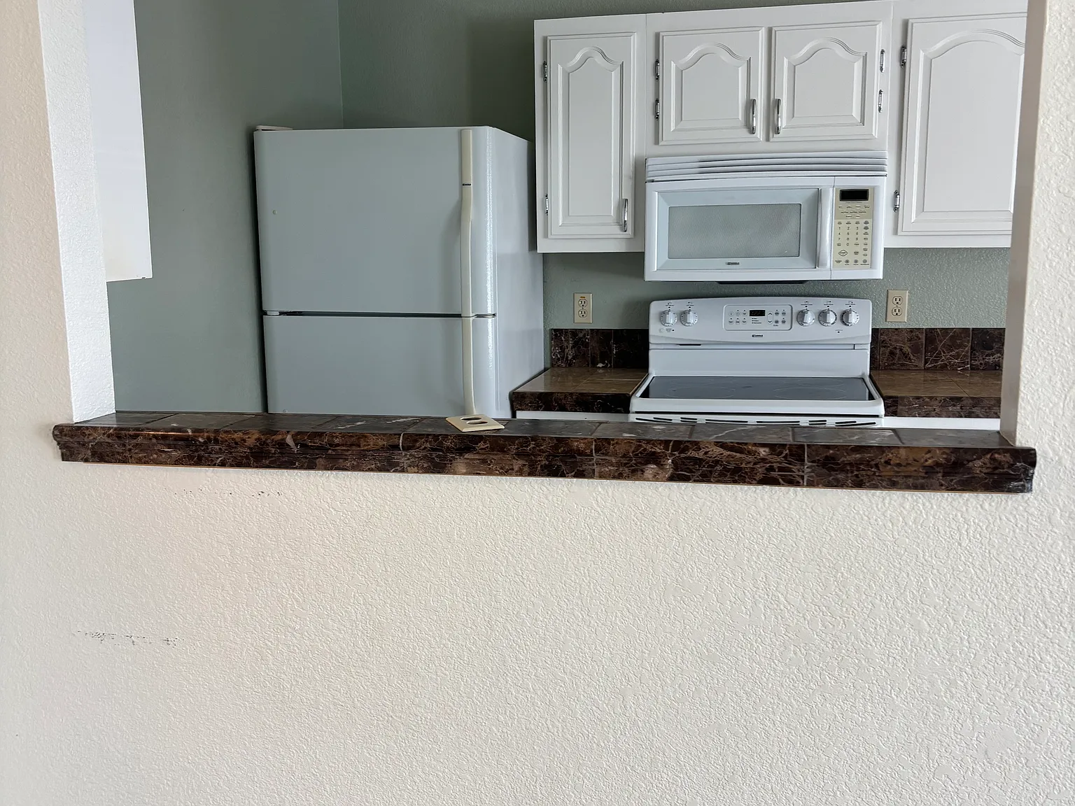 2 bed, 1000 sqft, $1,900 — Photo 1