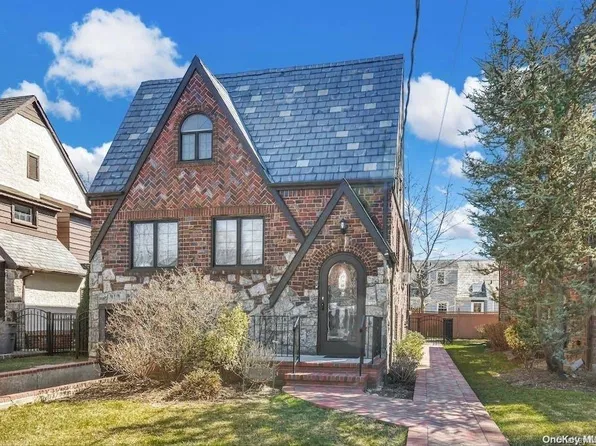 70 Kennedy Avenue, Rockville Centre, NY 11570