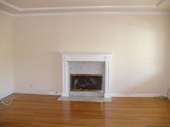 2nd image of 546 Chapman Ct