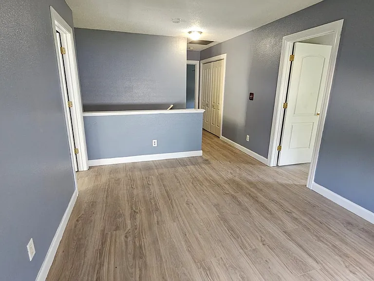 1616 W Hennessey St — Photo 5
