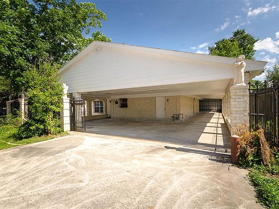 3rd image of 1806 Charriton Dr