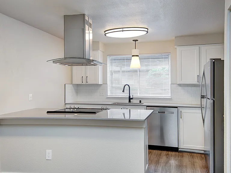 Westvue Apartments — Photo 40