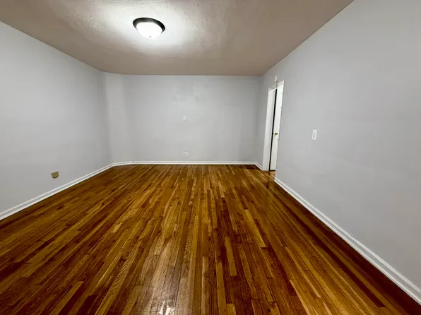 140-21 Burden Crescent image 1 of 6