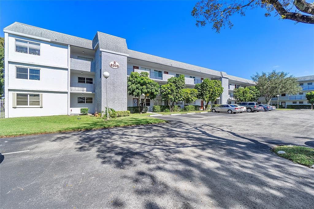 8205 NW 61st St #B305
