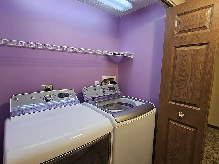 1383 Bergamont St — Photo 25