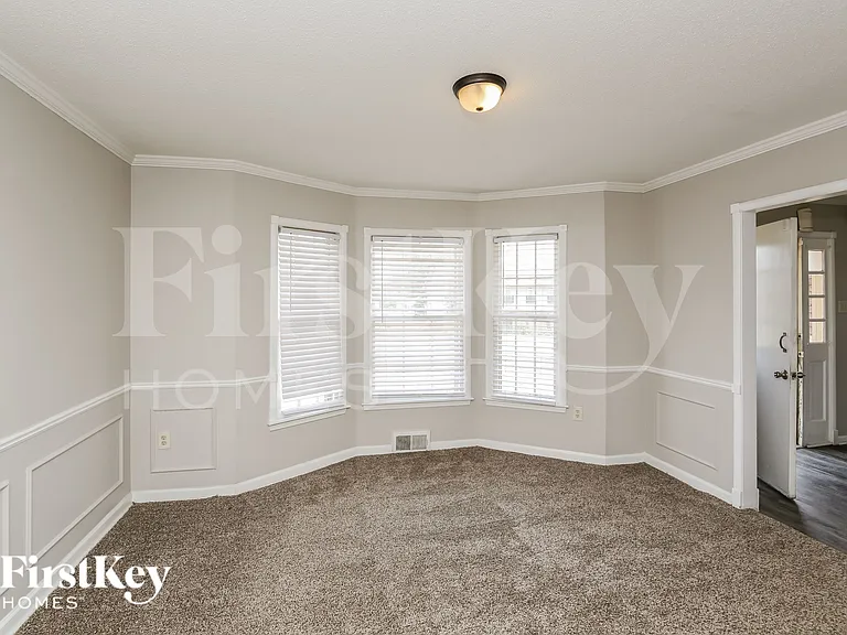 2097 Meadowview Ln — Photo 5