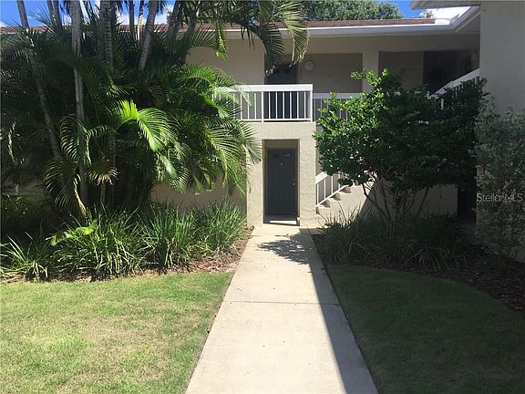 4th image of 2121 Wood St #127
