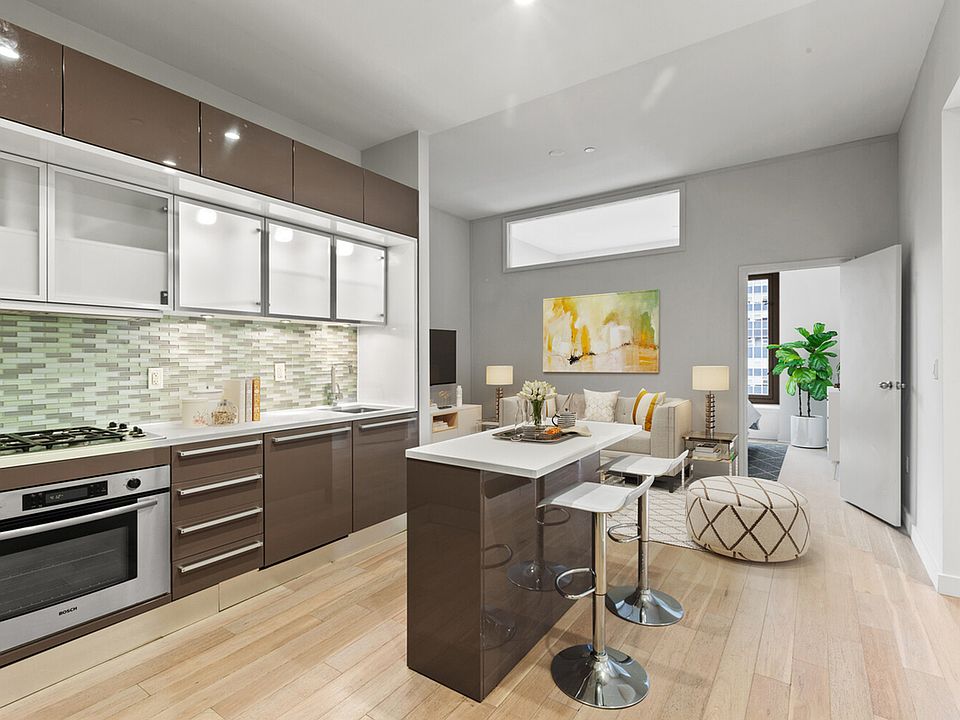 1st image of 75 Wall St APT 25N