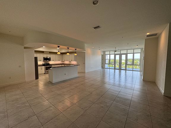 3rd image of 201 W Marion Ave Unit 1402