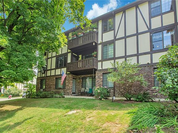 4th image of 68 Foxwood Dr APT 7