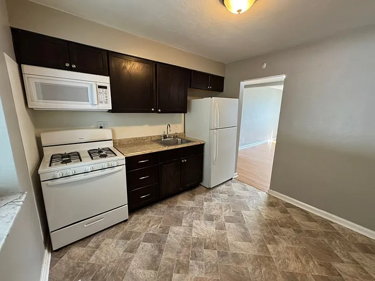Shannon - 2440 — Photo 11