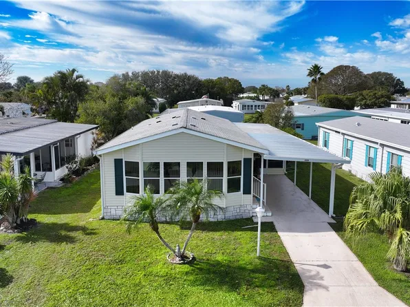 809 Silverthorn Ct, Barefoot Bay, FL 32976