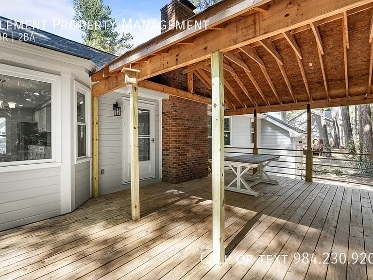 3641 Meadow Creek Ln — Photo 20