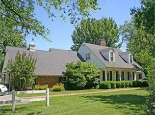 901 Shadwell Ave, Flora, IL 62839