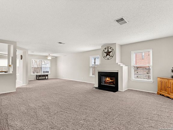 3rd image of 732 Willow Crossing