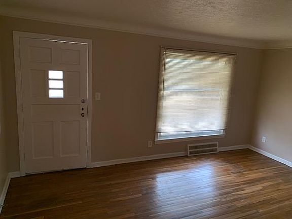 4th image of 400 E 264th St