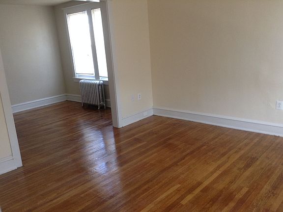 3rd image of 916 S Paxon St Floor 2