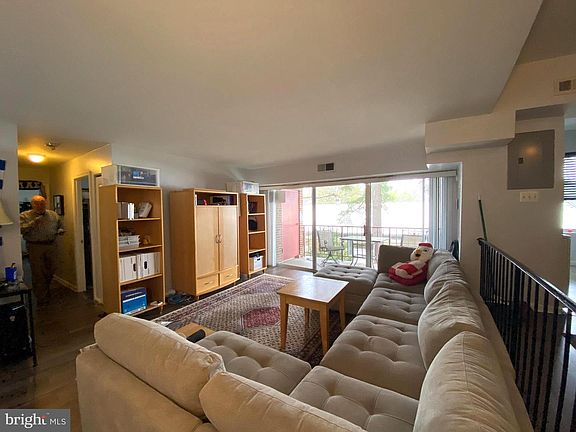 3rd image of 4709 Tecumseh St APT 202