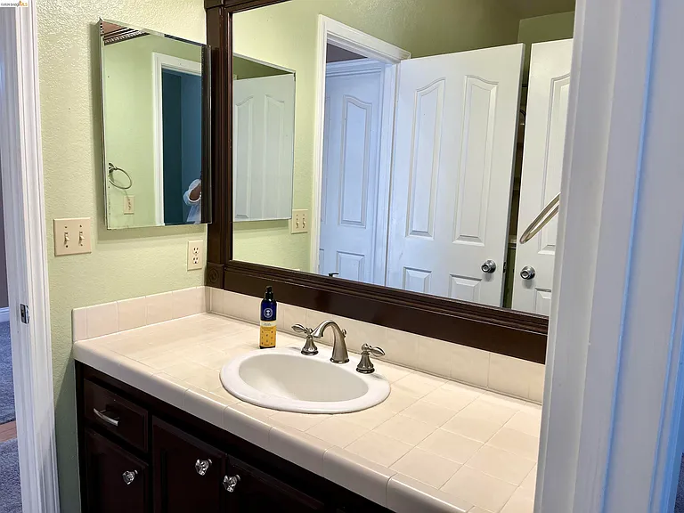 2420 Wayfarer Ct — Photo 9