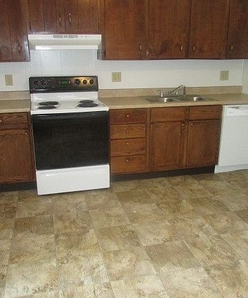 3rd image of 132 6th Dr SE #132