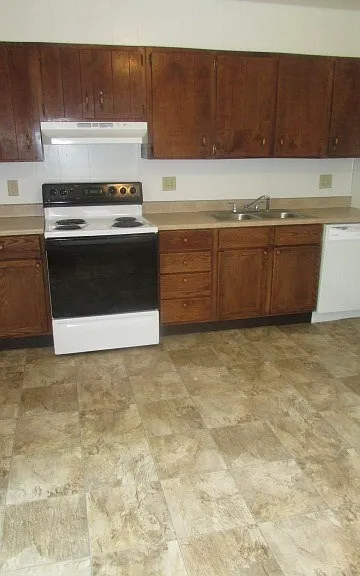 132 6th Dr SE #132 — Photo 3