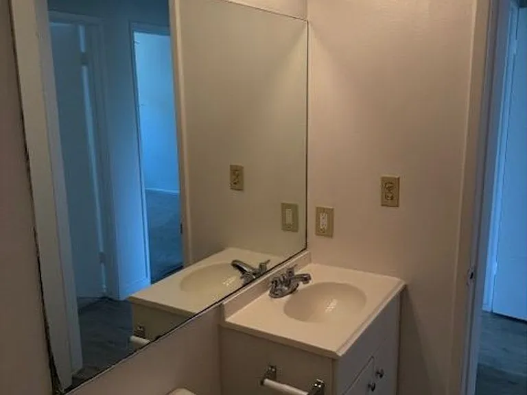 11813 Iowa Ave — Photo 17