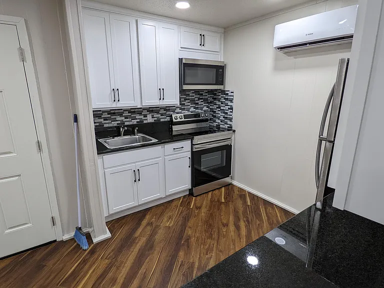 411 Lindsay Rd #3 — Photo 4