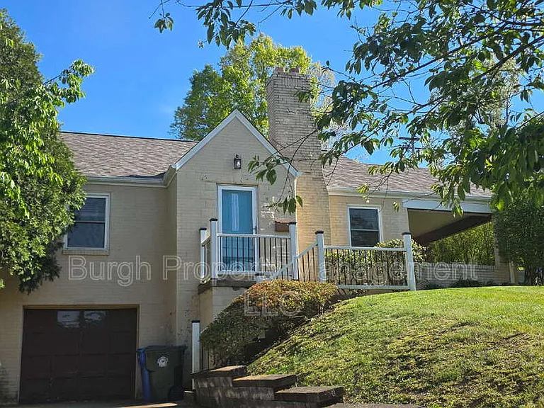 300 Maxwell Dr — Photo 3