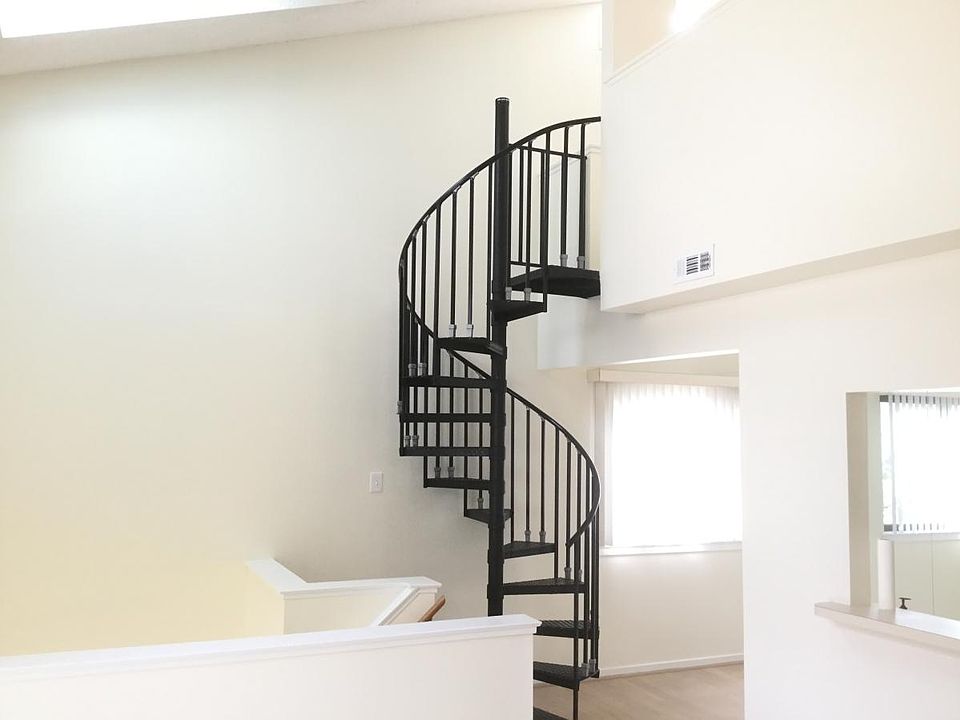 Spiral staircase to loft bedroom